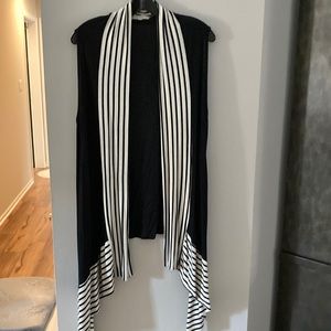 Black and white Jersey vest